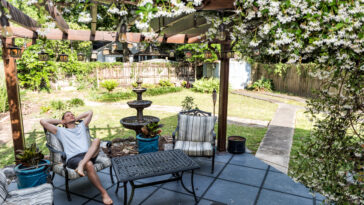 pergola espace détente fleurs plantes jardin déco fleurir